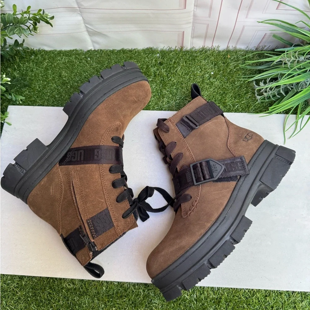 UGG Ashton Lace Up Brown Suede lace up boots size US size 9 women waterproof